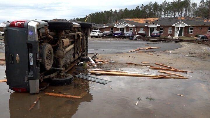 Watch Now: Community comes together to help Louisiana families after tornadoes